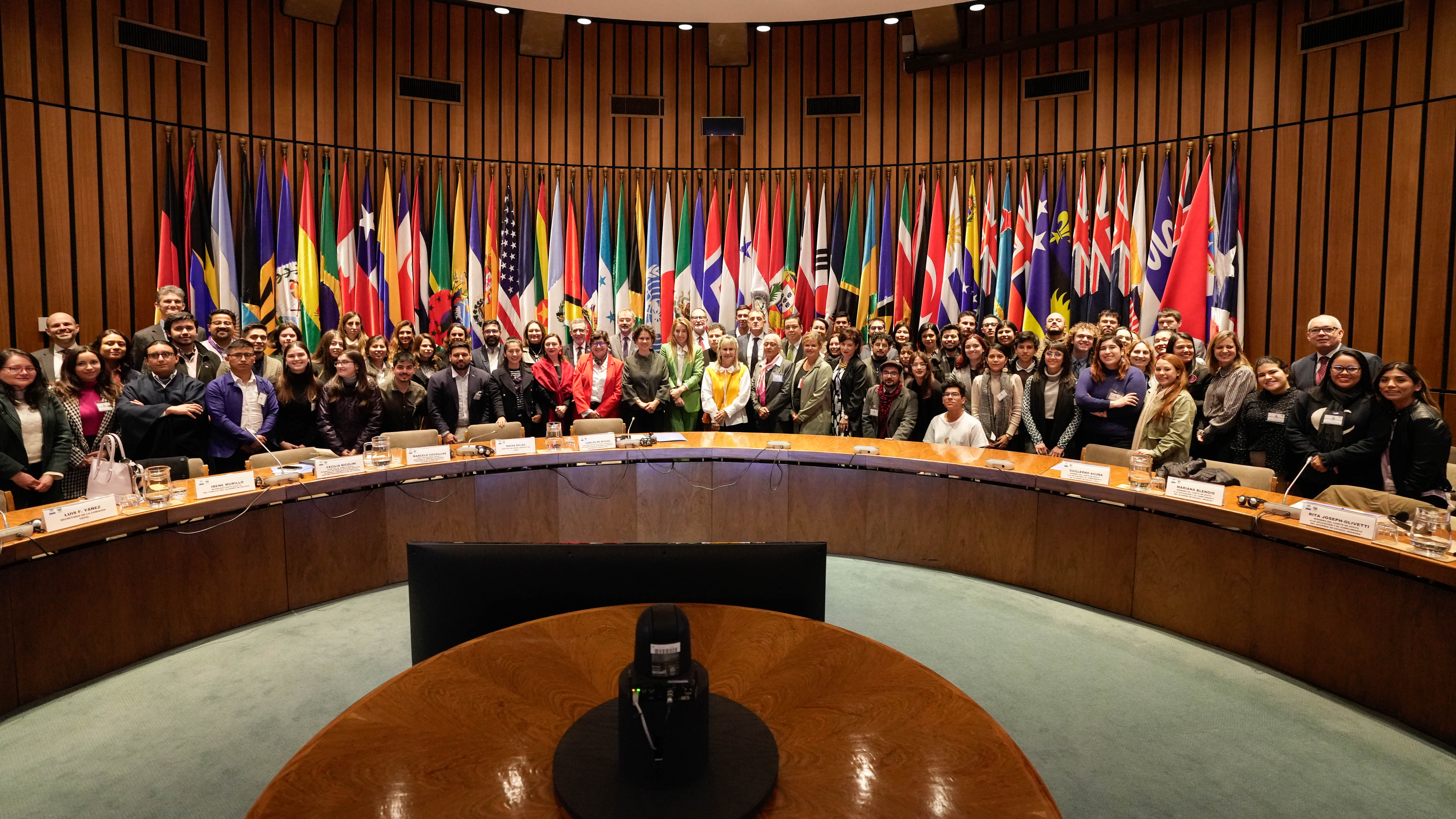 Foto grupal de reunión del Comité de Apoyo Acuerdo de Escazú
