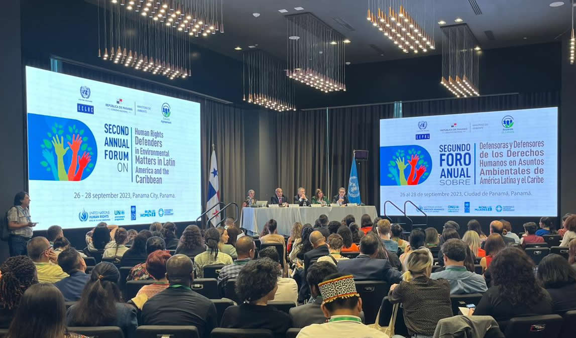 Foto de la sala con público del Foro de Defensores Ambientales