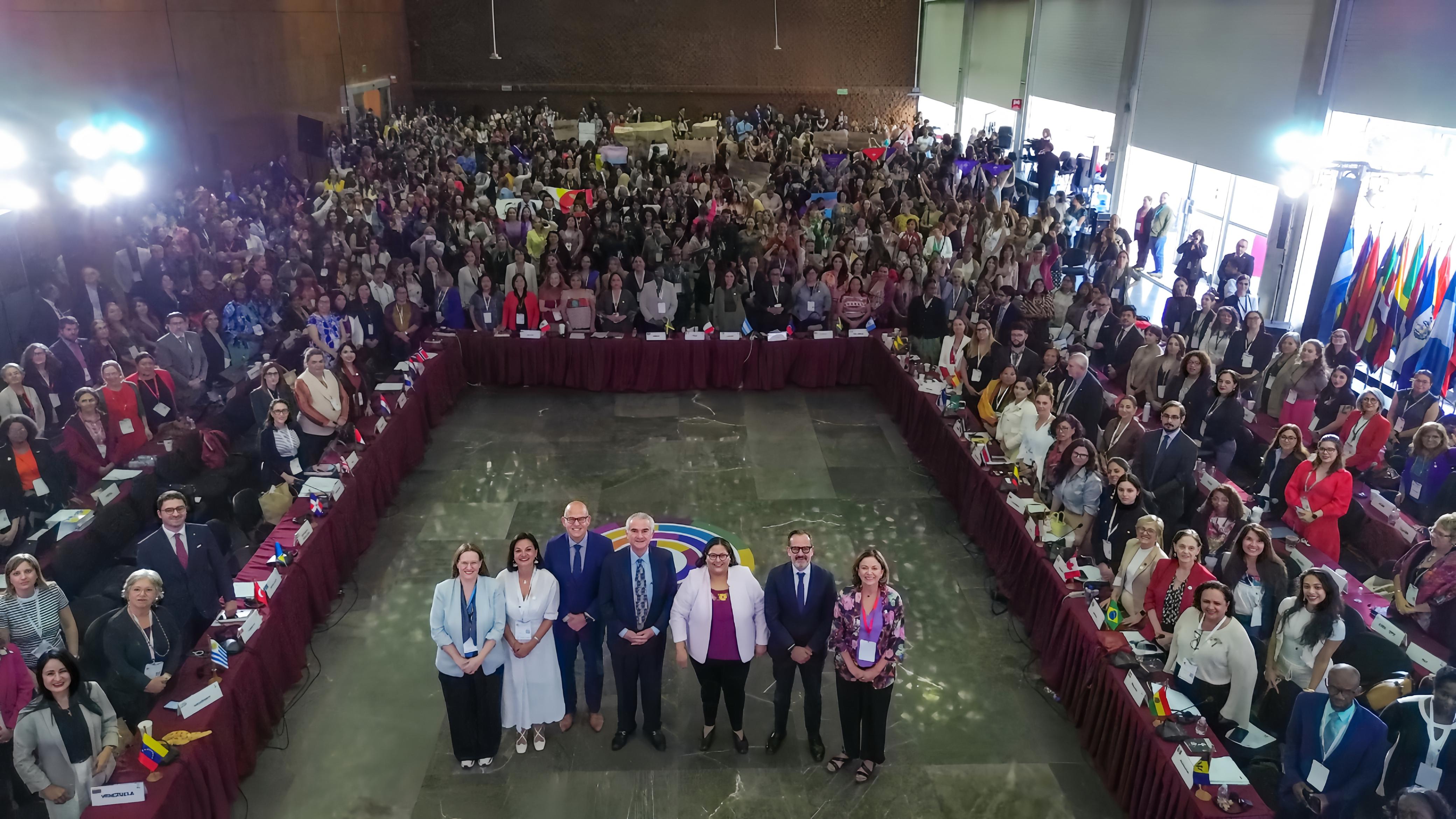 Photograph of the closing ceremony of the sixteenth session of the Regional Conference on Women in Latin America and the Caribbean