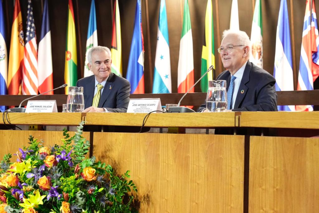 José Antonio Ocampo, Profesor de la Escuela de Asuntos Internacionales y Públicos de la Universidad de Columbia, y José Manuel Salazar-Xirinachs, Secretario Ejecutivo de la CEPAL.