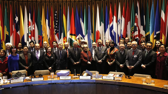 Foto grupal de los asistentes al foro.