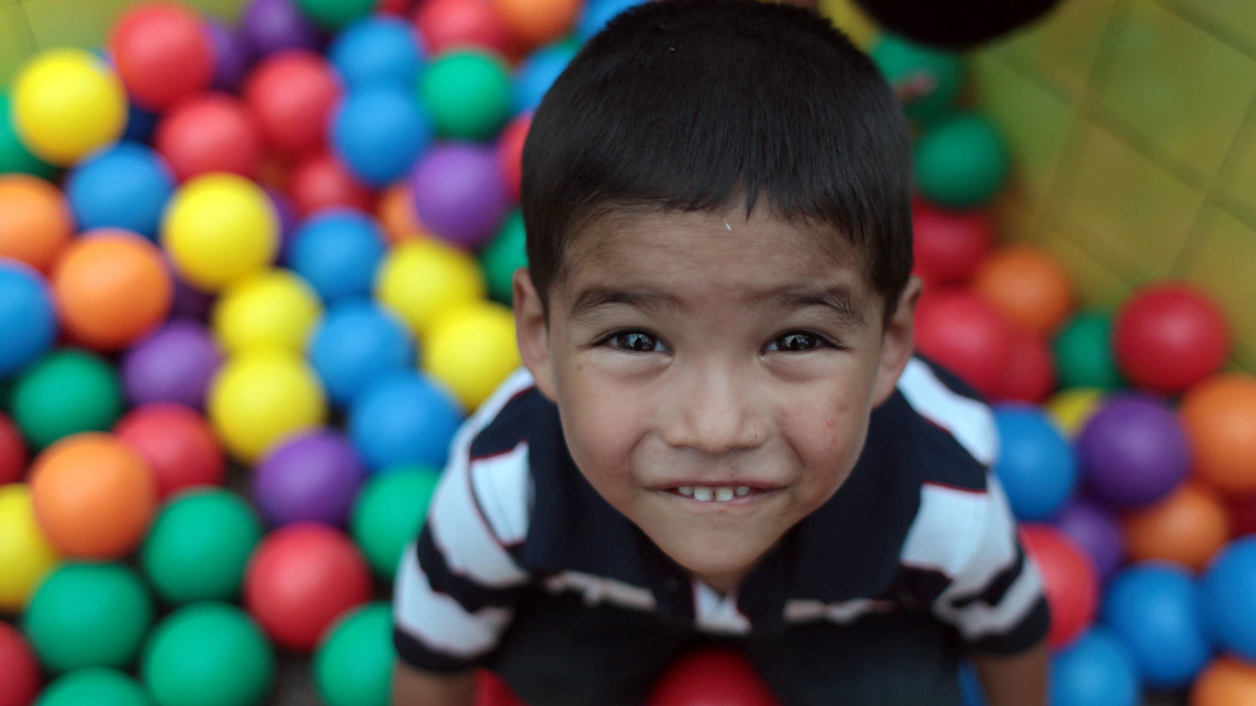 foto de niño jugando