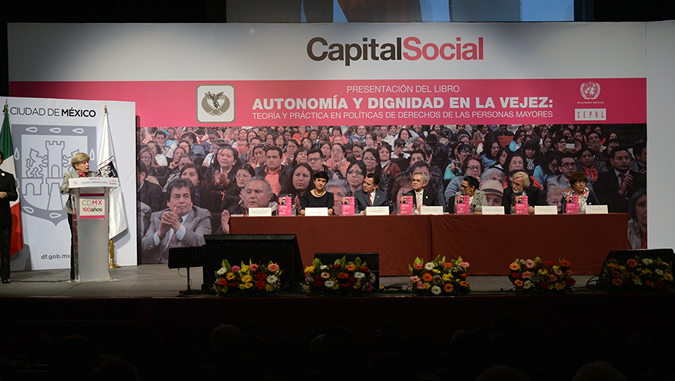 La Secretaria Ejecutiva de la CEPAL, Alicia Bárcena, durante la presentación del libro Autonomía y dignidad en la vejez: Teoría y práctica en políticas de derechos de las personas mayores.