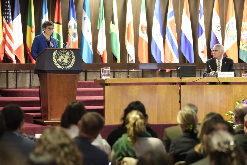 Arancha González Laya, Dean of the Paris School of International Affairs (PSIA), and José Manuel Salazar-Xirinachs, ECLAC Executive Secretary.