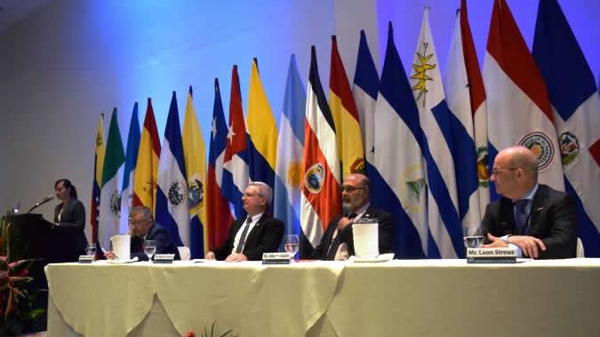 foto de la mesa inaugural