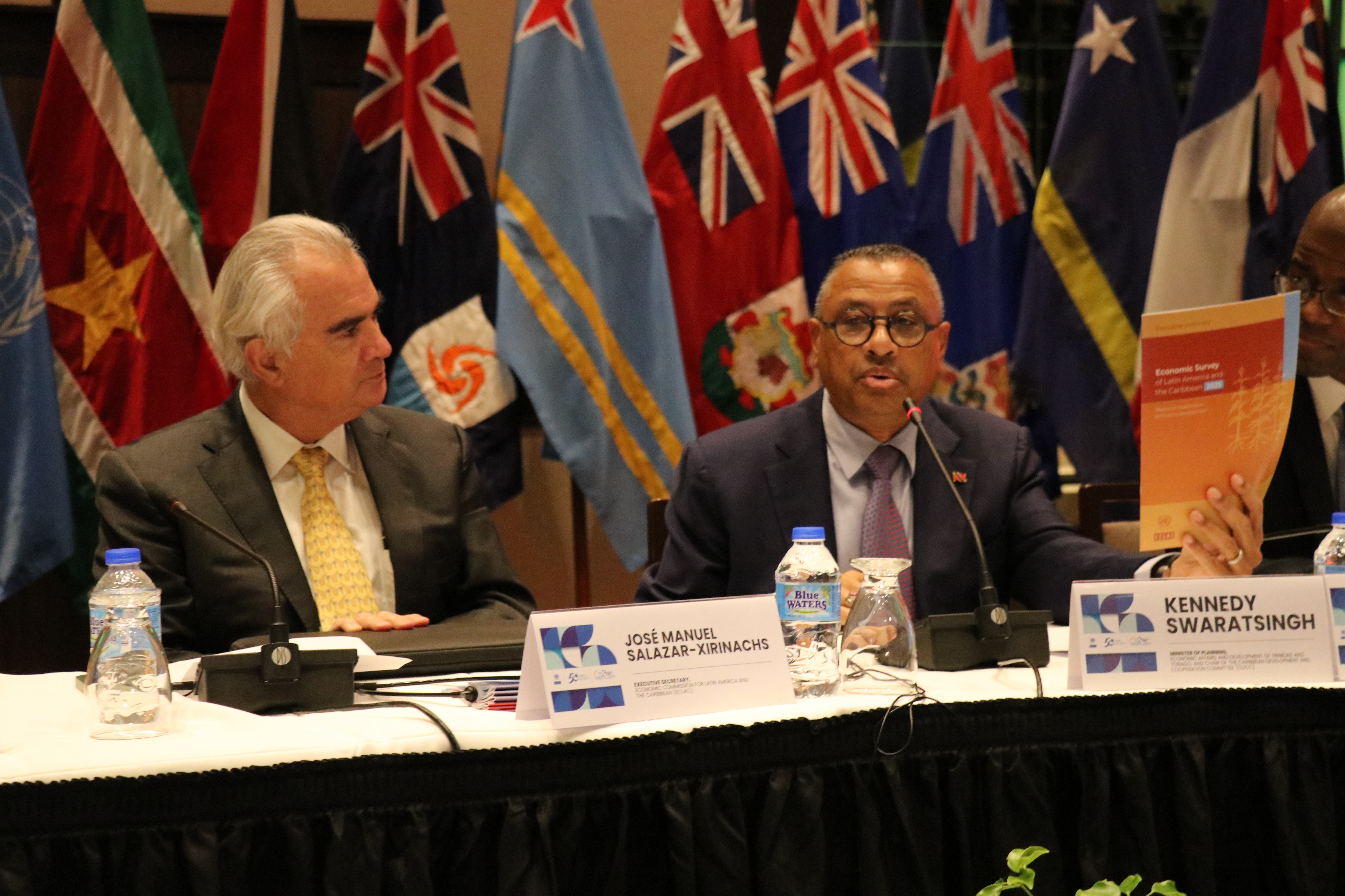 From lef to right: José Manuel Salazar-Xirinachs, ECLAC’s Executive Secretary, and Kennedy Swaratsingh, Minister of Planning of Trinidad and Tobago.