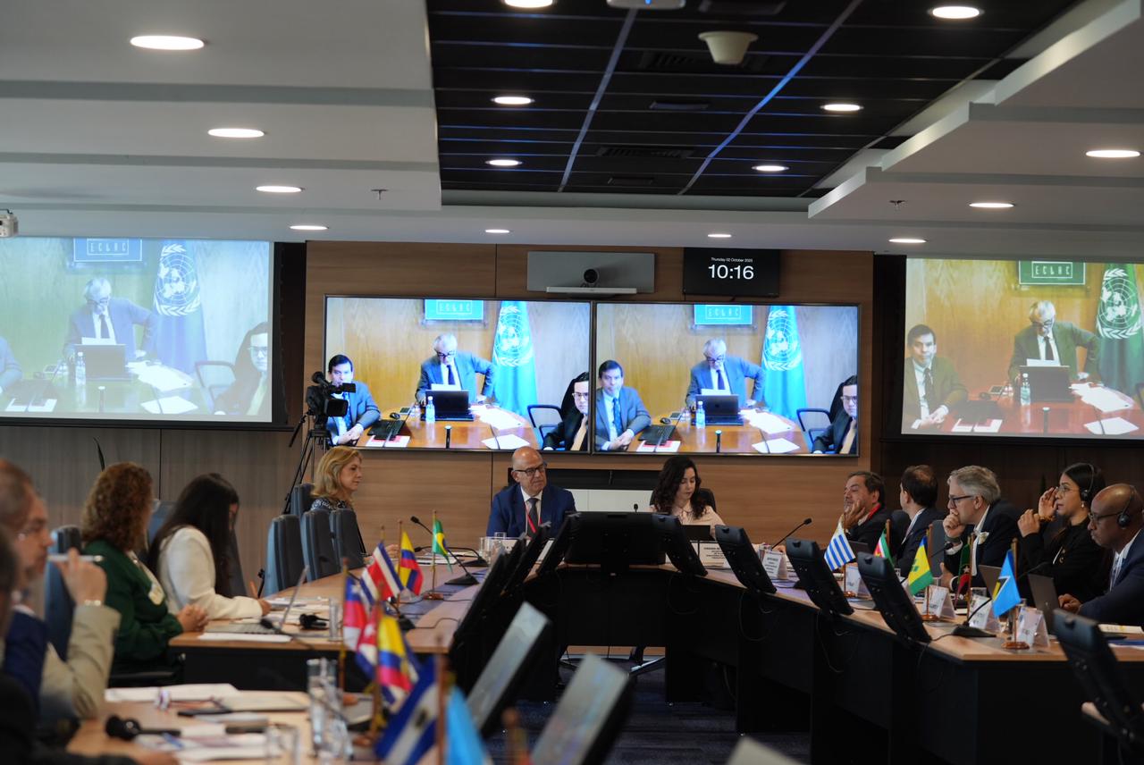 Foto del salón donde se realiza la XX reunión del Consejo Regional de Planificación