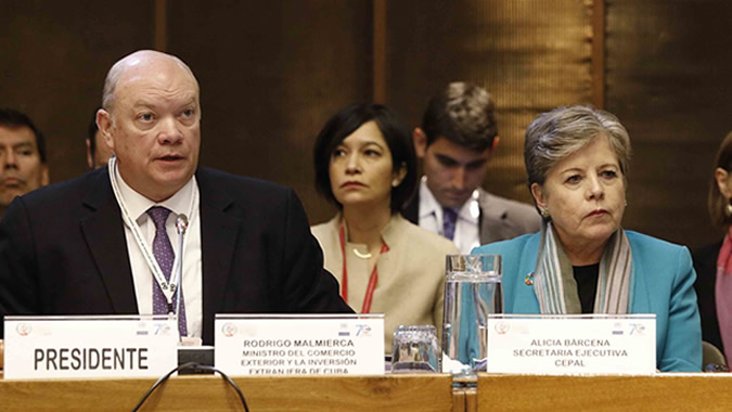 Rodrigo Malmierca, Ministro del Comercio Exterior y la Inversión Extranjera de Cuba y presidente del Comité Plenario de la CEPAL, junto a Alicia Bárcena, Secretaria Ejecutiva de la CEPAL.