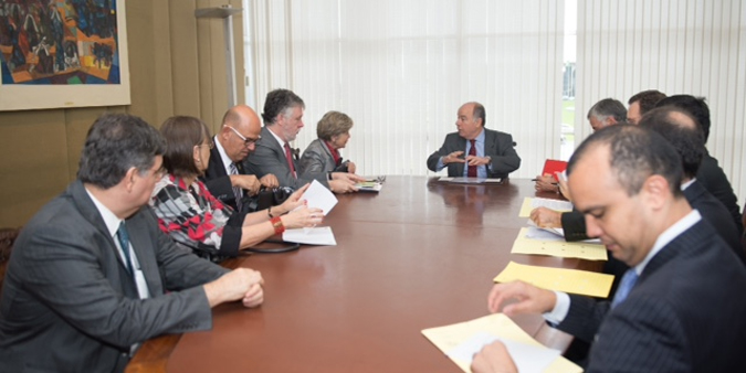La Secretaria Ejecutiva de la CEPAL, Alicia Bárcena, encabezó la reunión junto al Ministro de Relaciones Exteriores de Brasil, Mauro Vieira (en el centro).