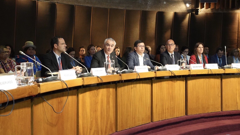 Panel de inauguración de la reunión