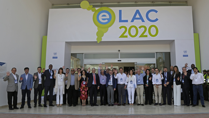 Foto grupal de los asistentes a la Sexta Conferencia Ministerial sobre la Sociedad de la Información en América Latina y el Caribe