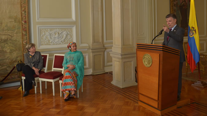 Juan Manuel Santos, Presidente de Colombia, junto a Amina Mohammed y Alicia Bárcena. Juan Manuel Santos, Presidente de Colombia, junto a Amina Mohammed y Alicia Bárcena.