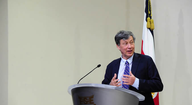 Daniel Titelman, Director de la División de Desarrollo Económico de la CEPAL, durante la presentación del estudio.
