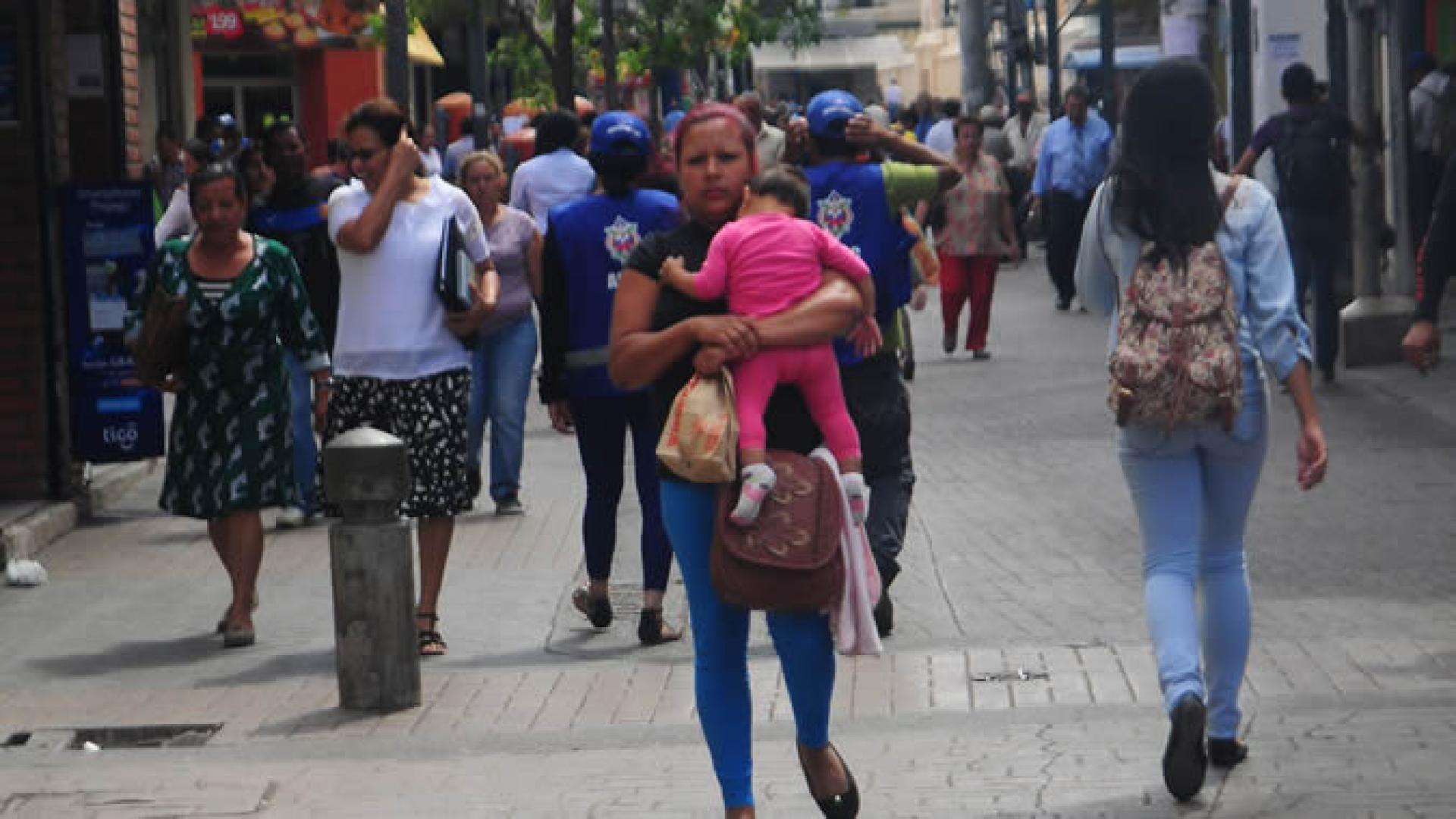 Personas caminando