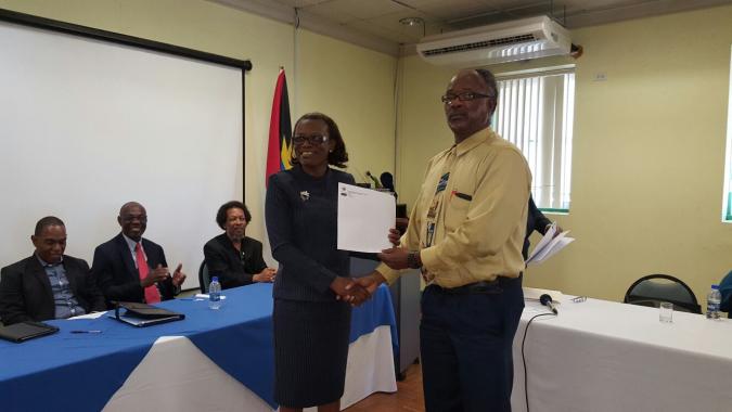 Mrs. Rosa Geenaway, Permanent Secretary of Health, Antigua and Barbuda, handing out the training certificates to participants.