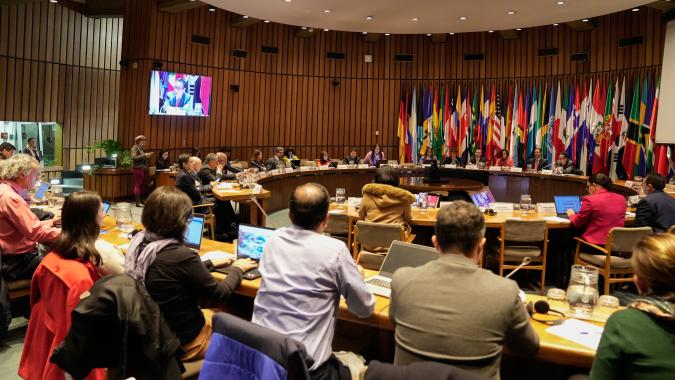 Fotografía de los participantes en la reunión.