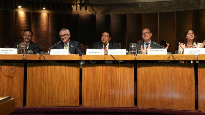 Fotografía de la clausura de la reunión.