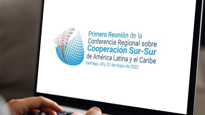 Imagen de la pantalla de un computador con el logo de la primera conferencia de cooperación sur-sur