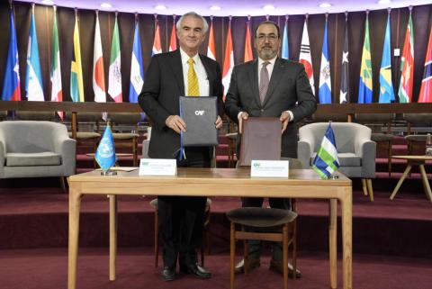 El Secretario Ejecutivo de la CEPAL, José Manuel Salazar-Xirinachs, junto al Presidente Ejecutivo de CAF, Sergio Díaz Granados