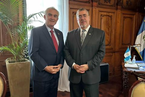 ECLAC's Executive Secretary with the Guatemalan President