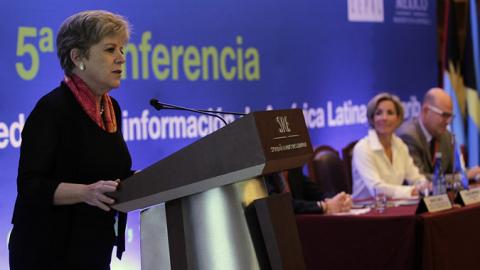 Alicia Bárcena, Secretaria Ejecutiva de la CEPAL, habla al cierre de la reunión.