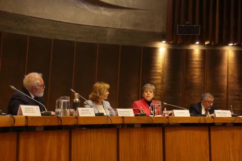 De izquierda a derecha: Mario Pezzini, Director del Centro de Desarrollo de la OCDE; Stella Zervoudaki, Embajadora y Jefa de la Delegación de la Unión Europea en Chile; Alicia Bárcena, Secretaria Ejecutiva de la CEPAL, y Mario Cimoli, Secretario Ejecutivo Adjunto de la CEPAL.