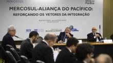 Mario Cimoli, Secretário-Executivo Adjunto a.i. da CEPAL (no centro), durante sua apresentação no seminário realizado em Brasília.