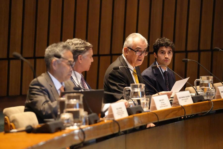 Photo of the main table of the meeting