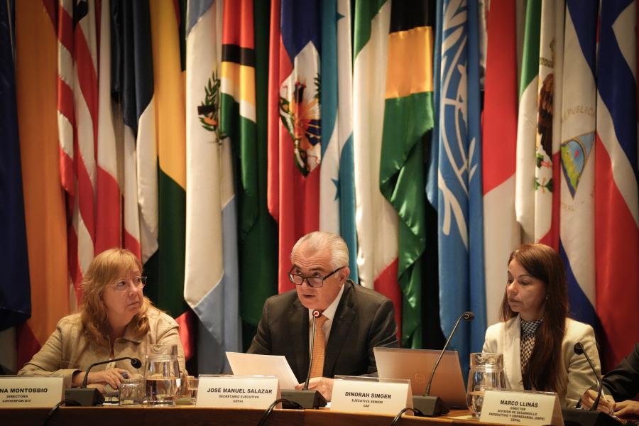 Participantes en la inauguración del seminario