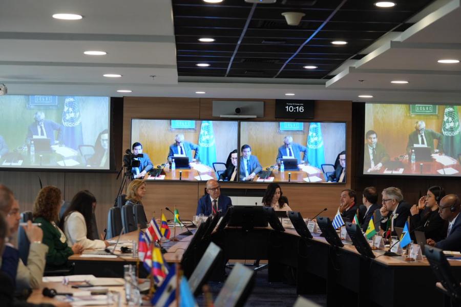 Foto del salón donde se realiza la XX reunión del Consejo Regional de Planificación