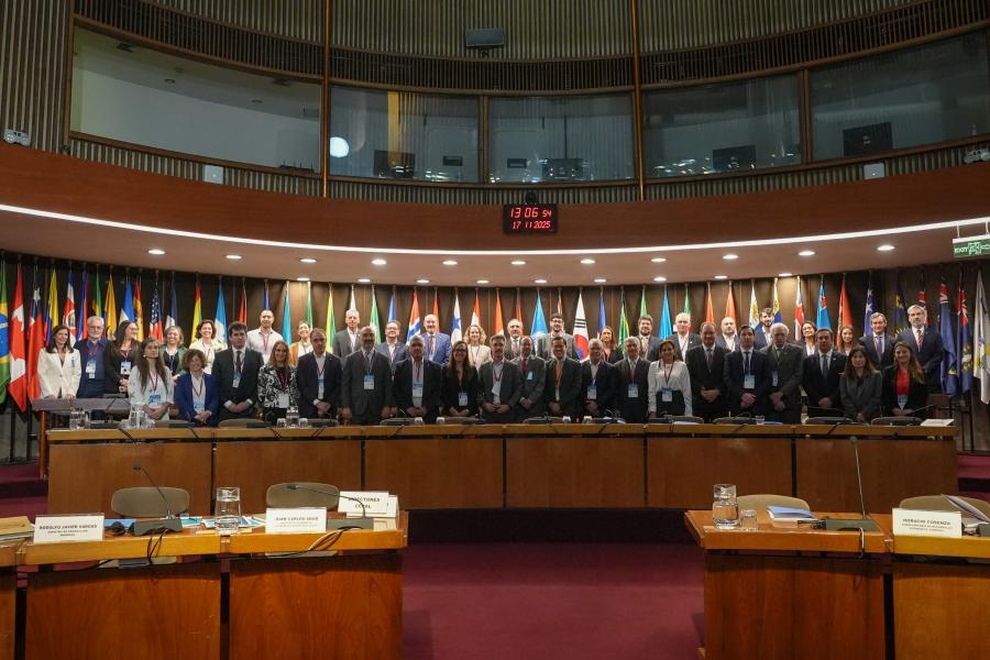 Foto oficial de la reunión.