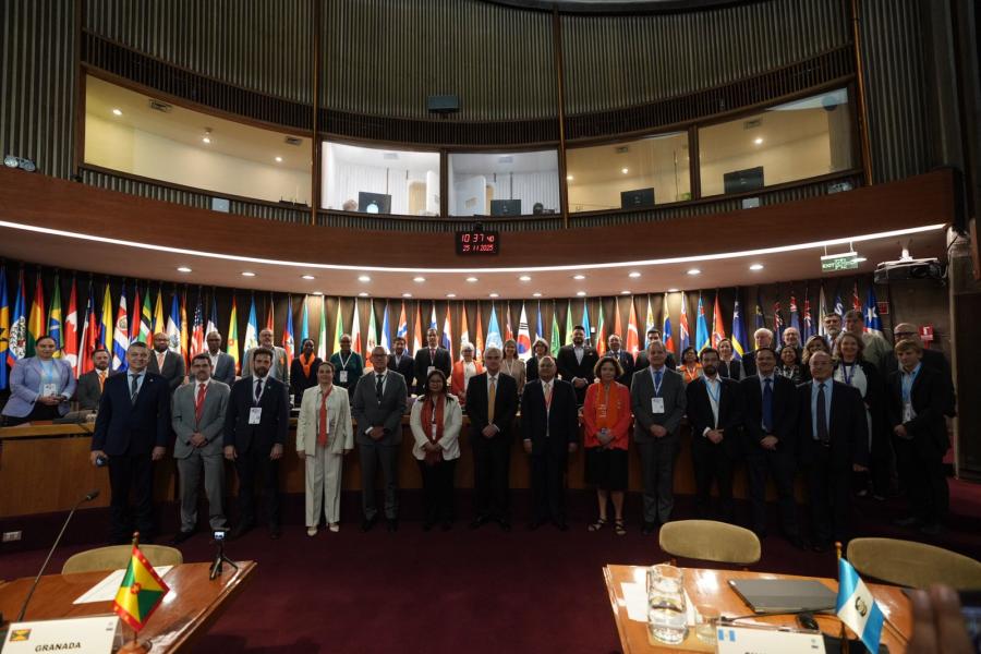 Foto oficial de la reunión.
