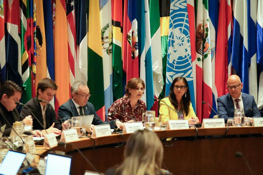 Participantes en la inauguración del seminario