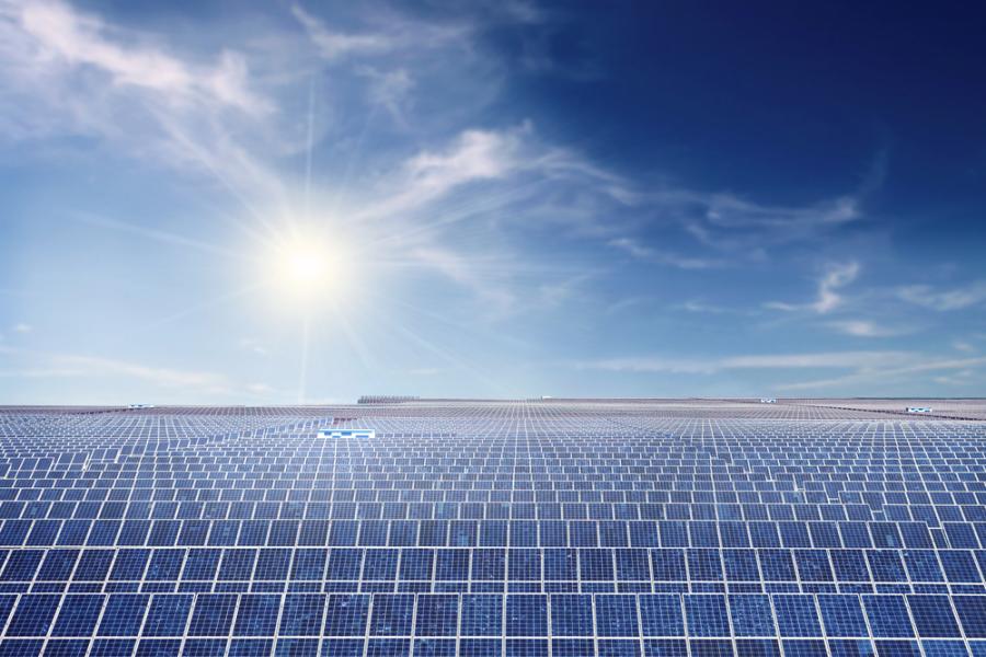 Granja de Paneles Solar en el desierto