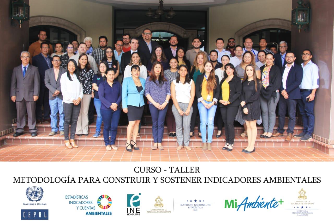 Participantes curso-taller sobre fortalecimiento de capacidades estadísticas, metodología para construir y sostener indicadores ambientales en Honduras  