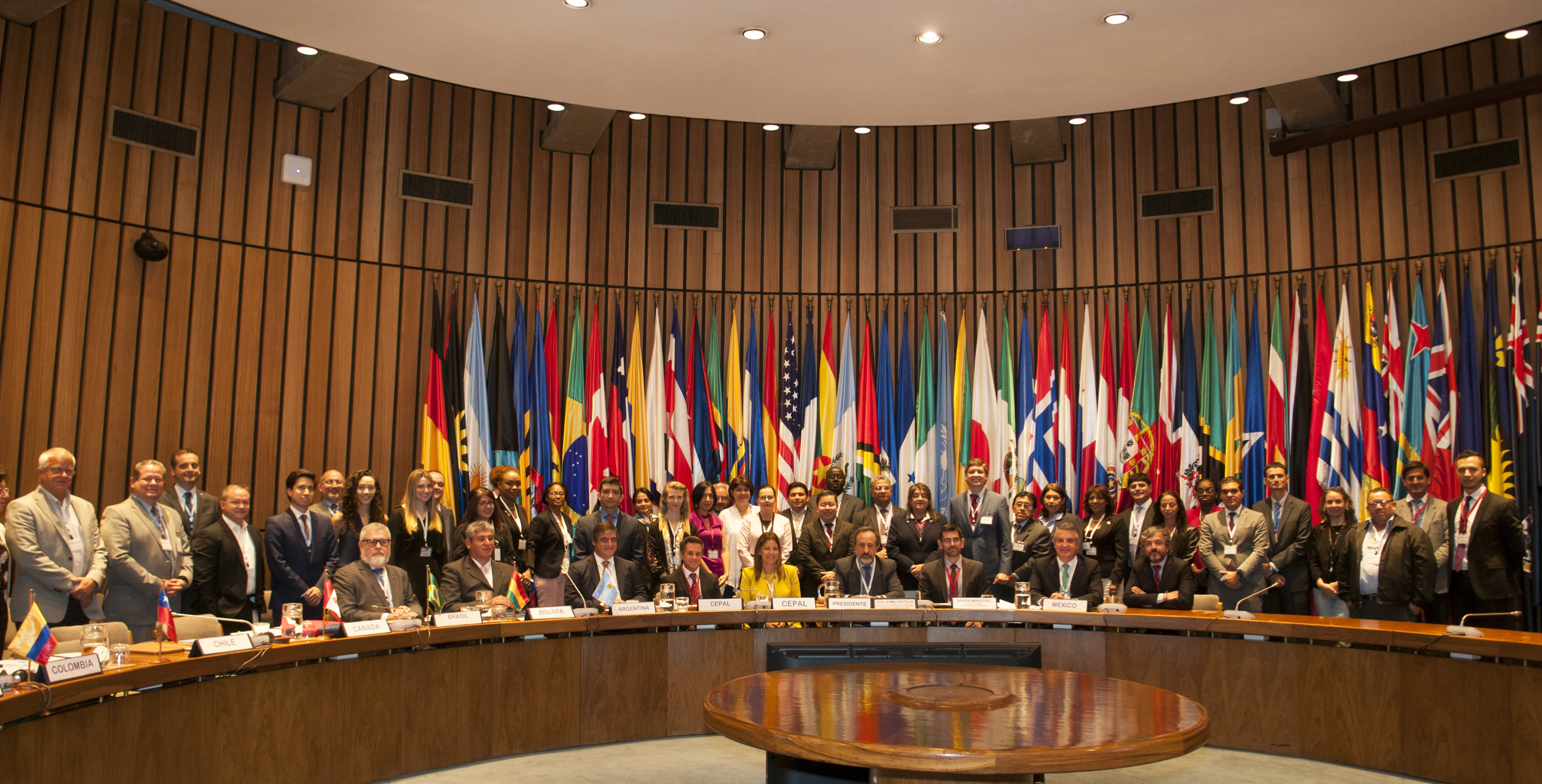 Participantes de la decimoctava reunión del Comité Ejecutivo de la CEA